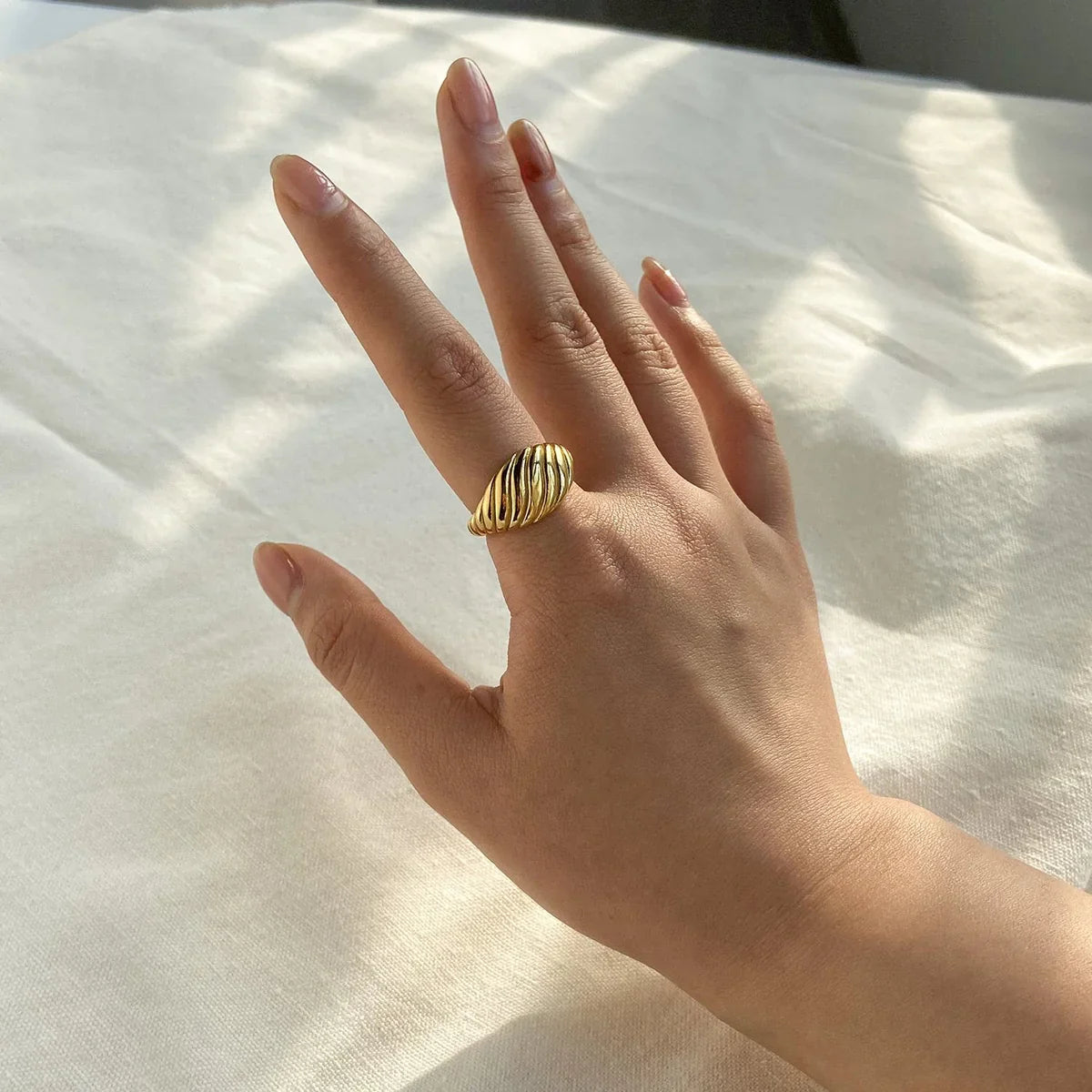 CROISSANT RING